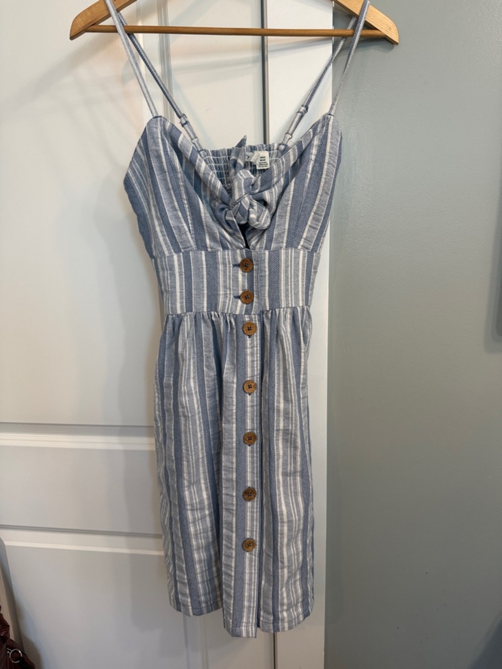 🎉NWT🎉 Roxy Women’s cotton chambray Striped Button up Tie Front small w/pockets